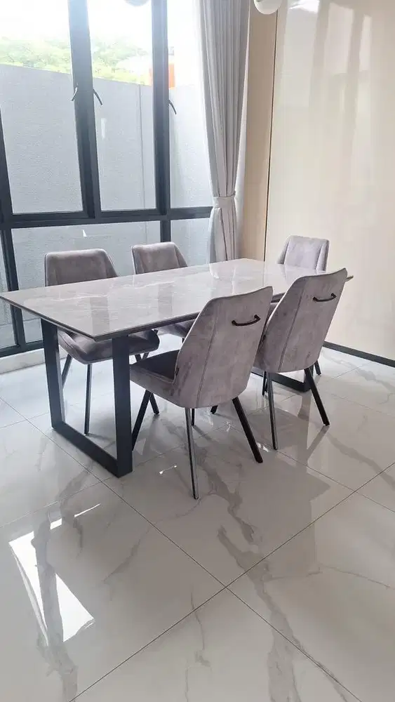Meja Makan Informa Eloise set 5 kursi