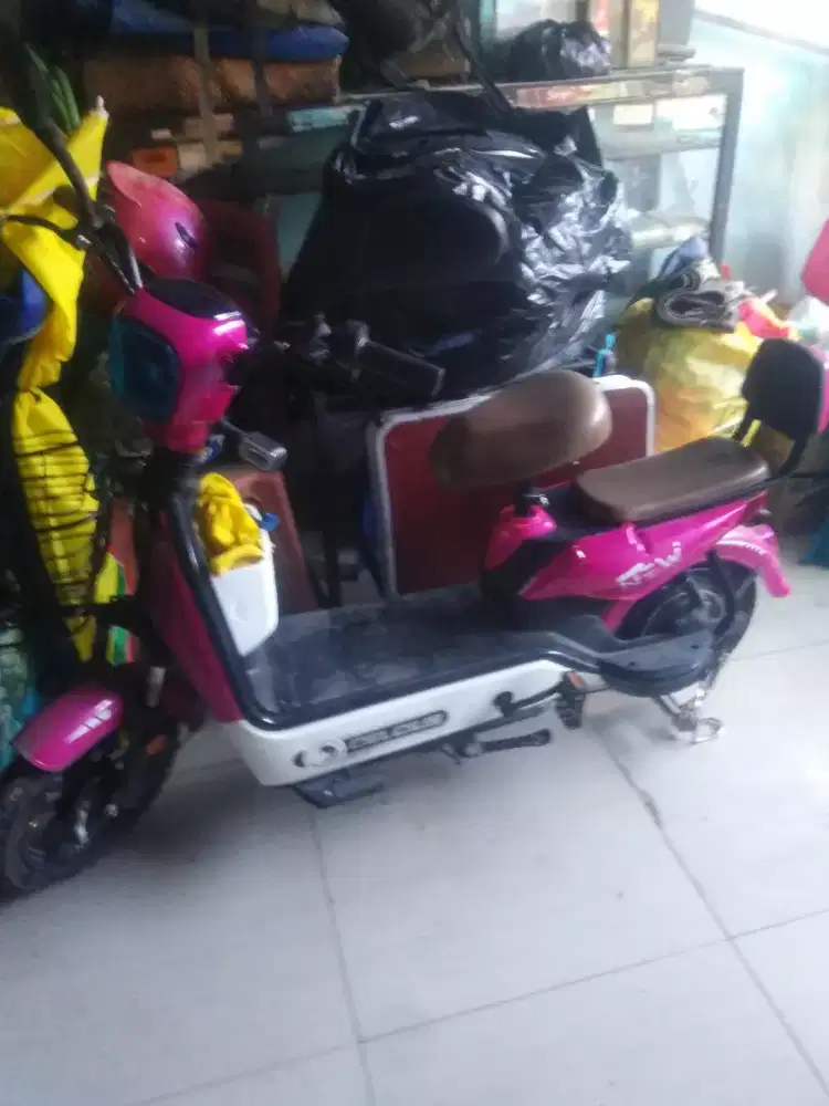 Jual sepeda listrik kondisi bagus baru 3 bulan pakai sepeda listrik.