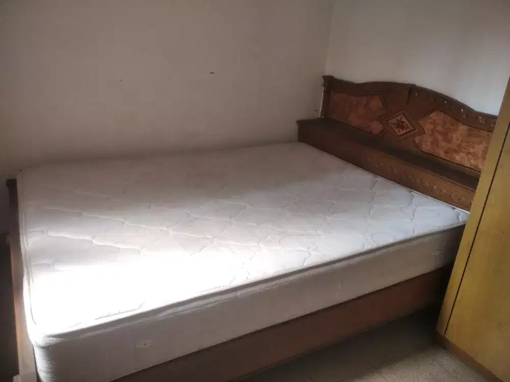 Jual murah 1 set tempat tidur dan kasur