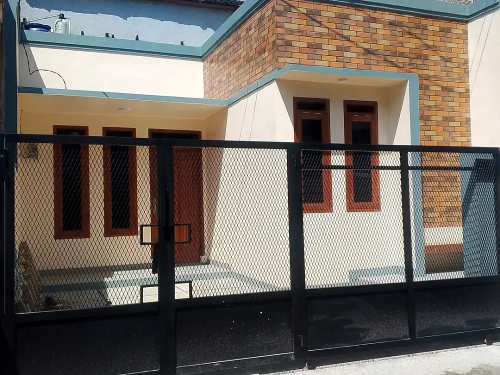 Rumah baru di Cinunuk Komplek Permata Biru dekat Kampus UPI