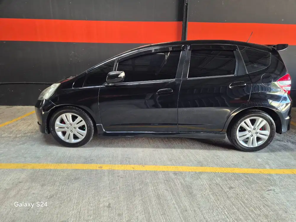 Mobil bekas di ruma sendiri