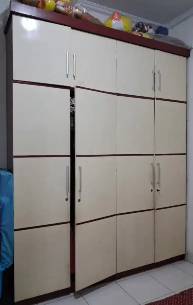 Lemari 4 Pintu 3 Bagian