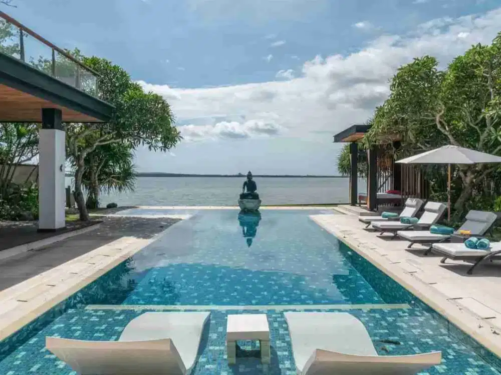 VILLA CANTIK 2LT DI TEPI PANTAI TANJUNG BENOA, NUSA DUA - BALI