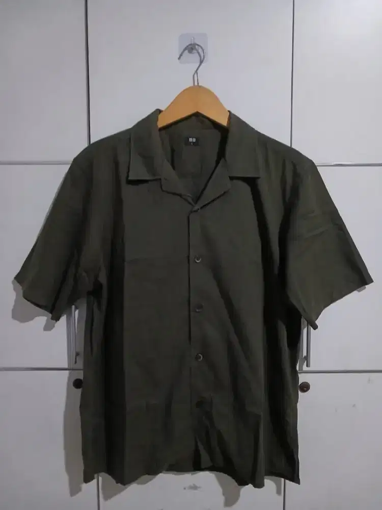 Kemeja Pria Uniqlo Open Collar