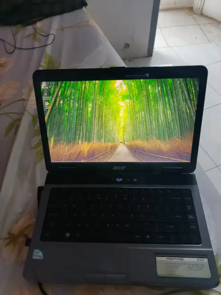 Laptop acer hitam 14 in