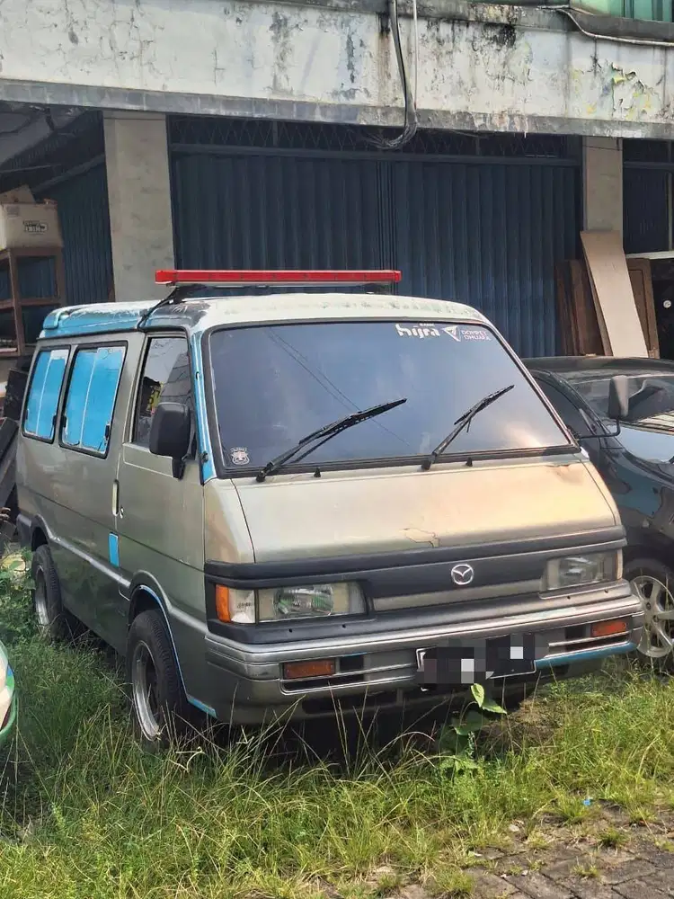 Mazda E2000 Ex Ambulance