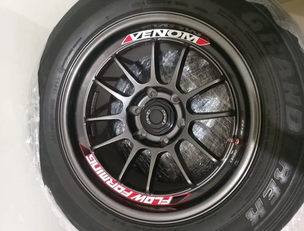 Like new LENSO VENOM VELG R18 Ring 18 Fortuner Pajero Spec Mulus
