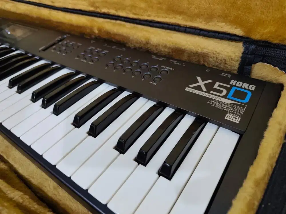KORG X5D Synthesizer