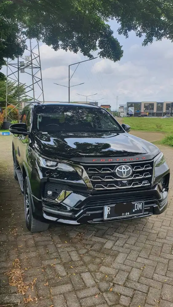 Fortuner GR Sport 2.4 Diesel 4x2 Tahun 2021 47rb KM Purwokerto Hitam