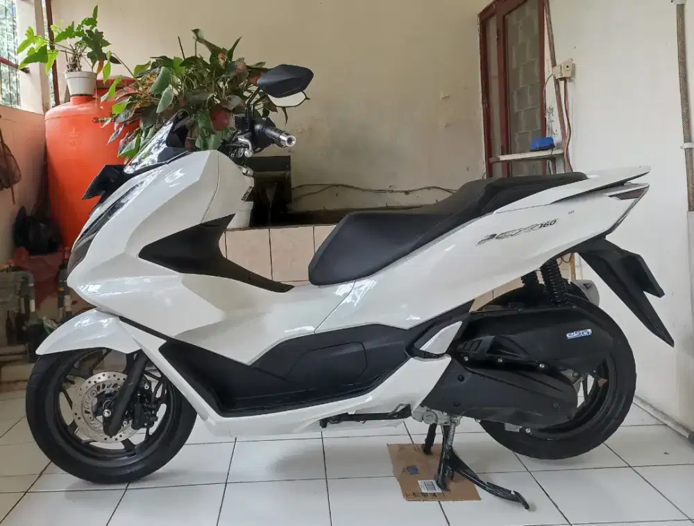 Honda PCX 160 CBS tahun 2024