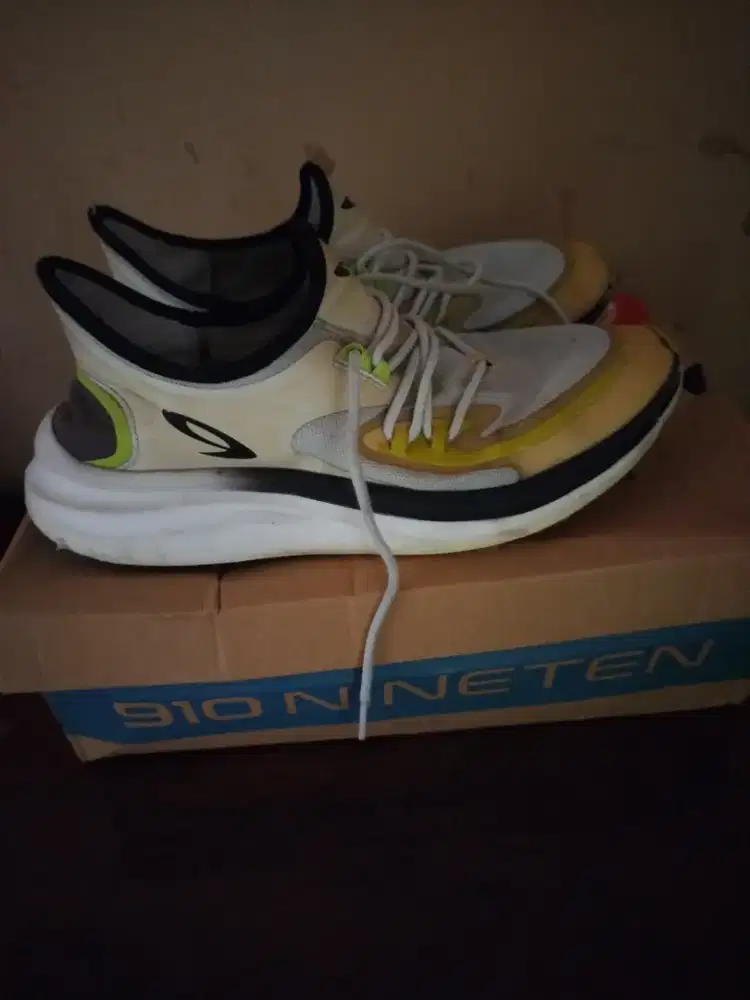 Sepatu Nineten 910 Running Lari Size 41 Putih Hitam
