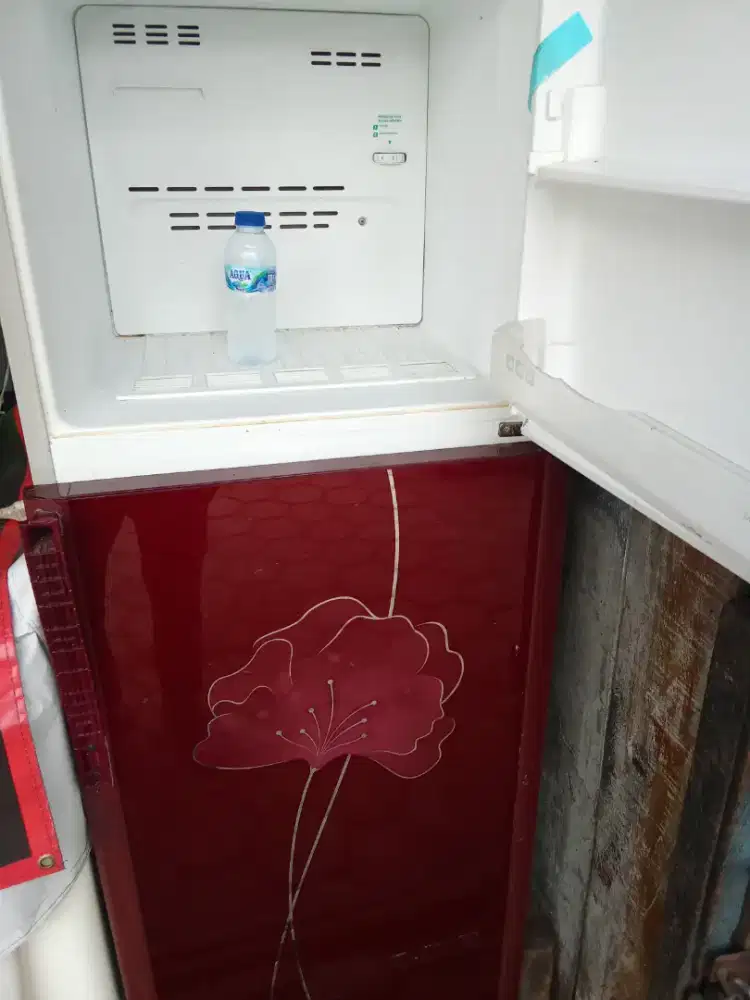 Kulkas Polytron 2 pintu