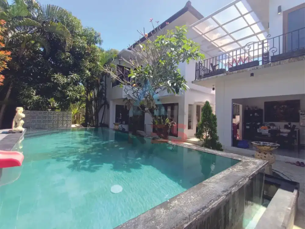 Dijual Villa Cantik 2 lantai Dengan Taman Indah nusa dua