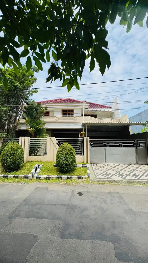 Dijual Rumah 2 Lantai Dharmahusada Indah Timur Surabaya Timur