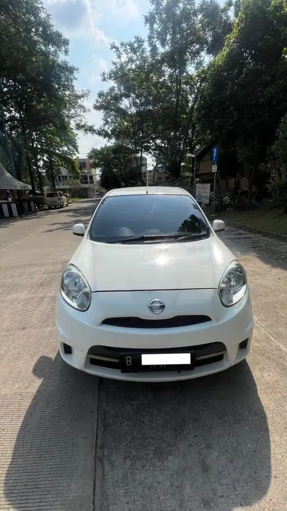 nissan march xs matic 2012