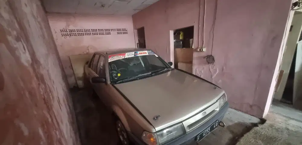 Ford laser 1990 Bensin