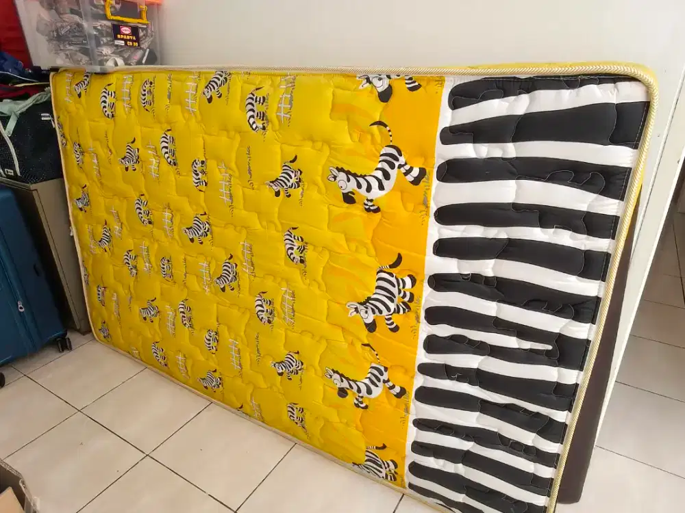 Kasur comforta ukuran 120x200cm bersih. Dipakai sekitar 5 tahun