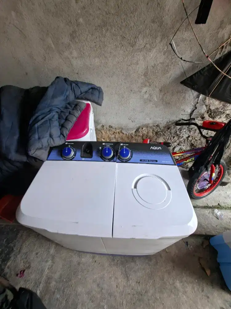 Dijual mesin cuci merk AQUA