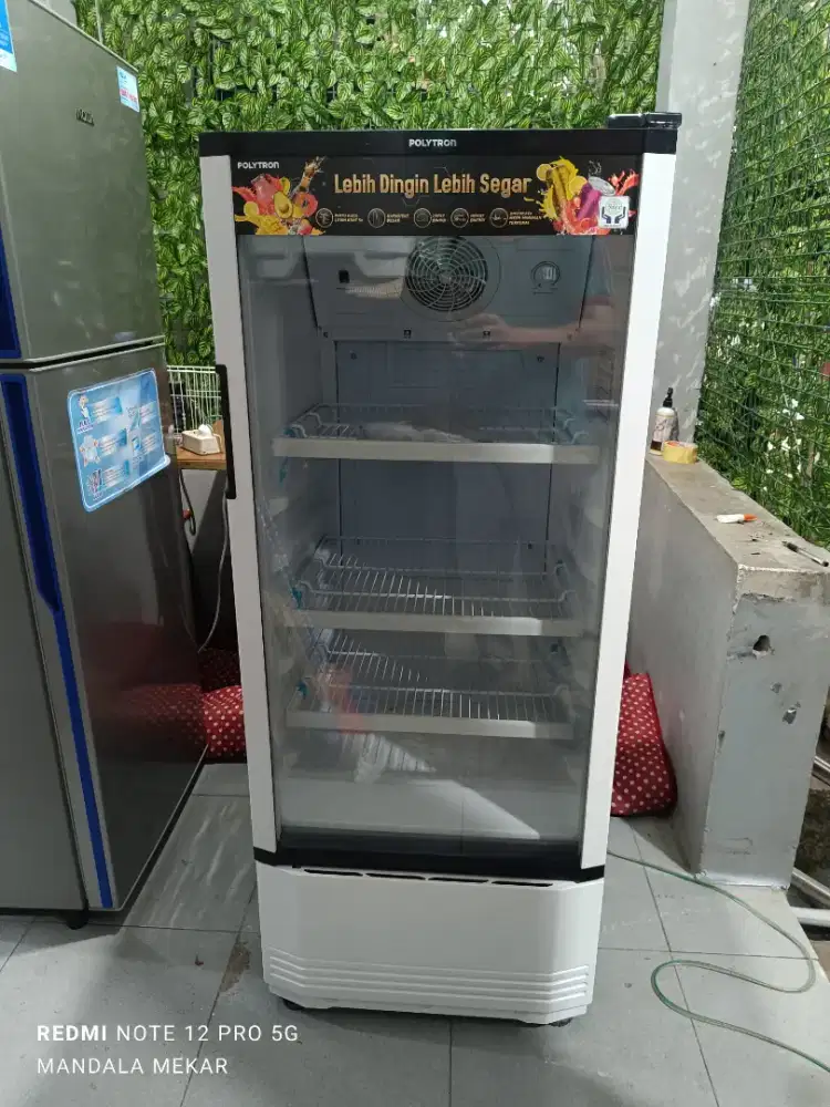 Polytron scn140 show case 190 liter like new