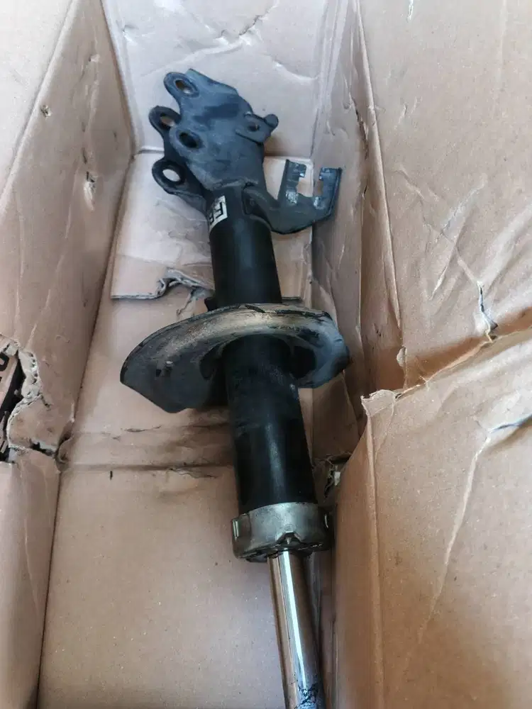 Shockbreaker depan mobil