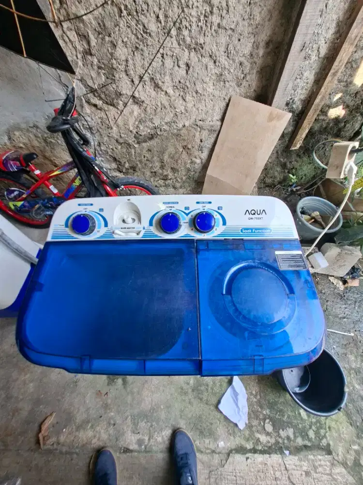 Dijual mesin cuci merk AQUA