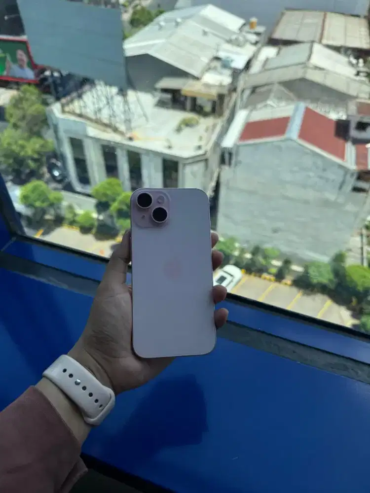 LIKE NEW! Iphone 15 128 pinky ex Ibox
