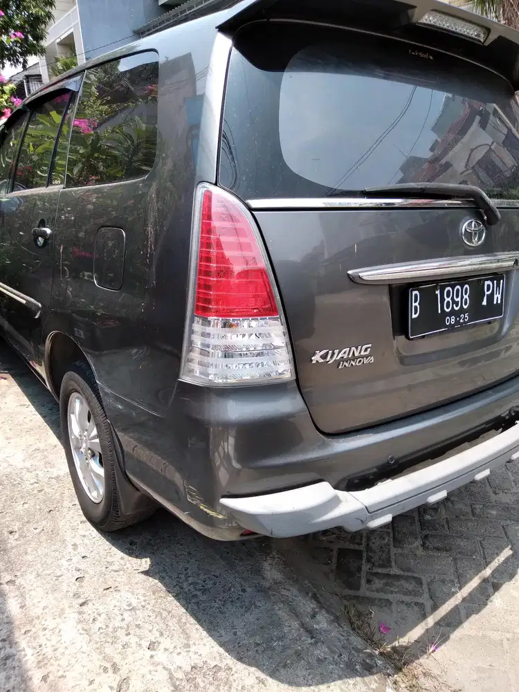 Toyota Kijang Innova 2010 Bensin