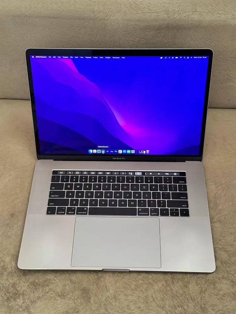 Macbook Pro 15 inch Touchbar 2016 Grey RAM 16gb SSD 500gb
