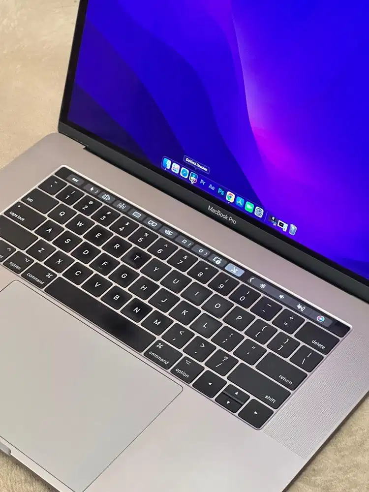 Macbook Pro 15 inch Touchbar 2016 Grey RAM 16gb SSD 500gb