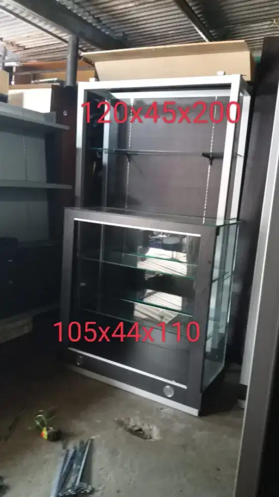 Etalase kaca display