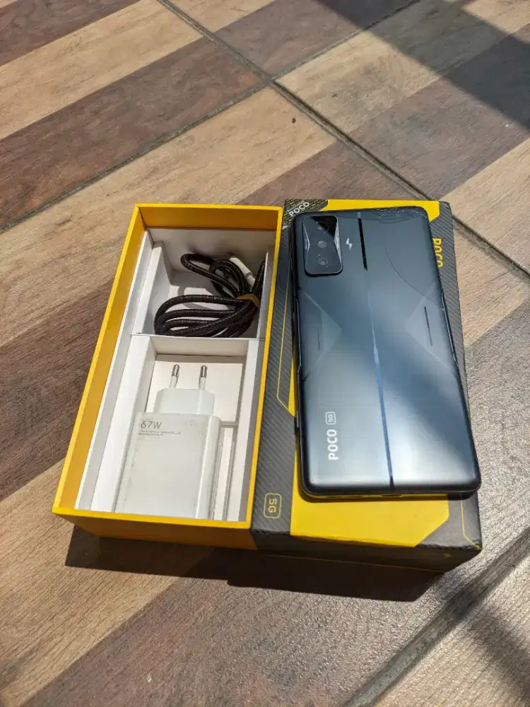 Poco F4 GT 12/256 Snapdragon 8 Gen 1