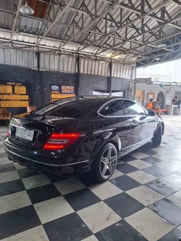 Mercedes-Benz C180 2012 Bensin