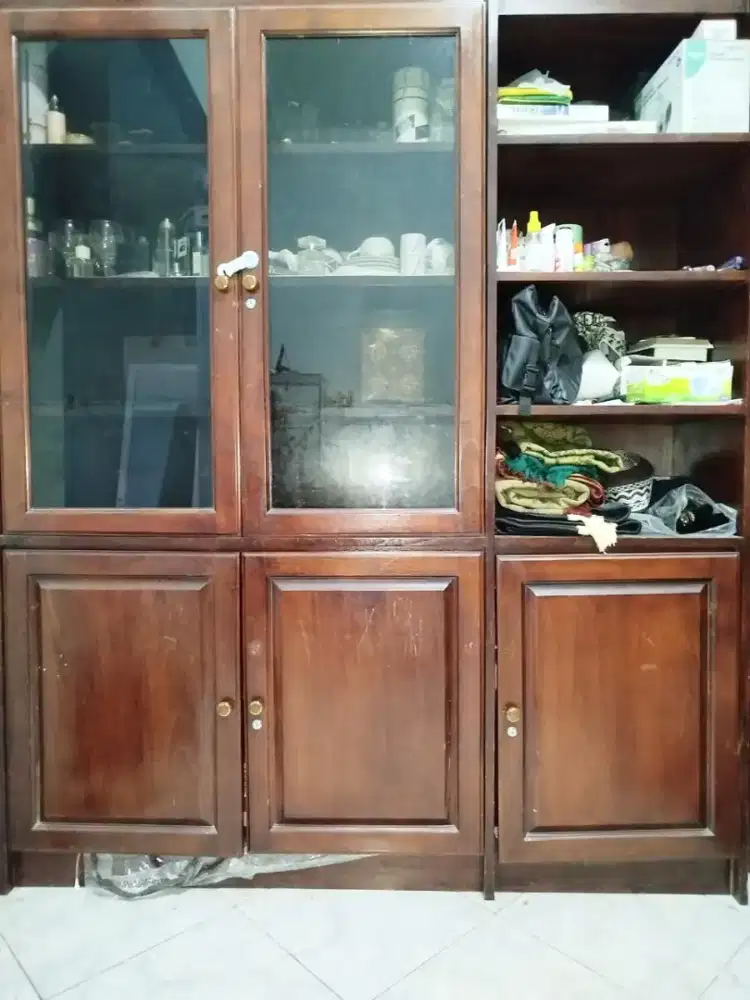 Lemari kaca Kayu Jati Asli