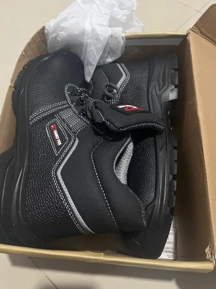 Safety shoes size 41