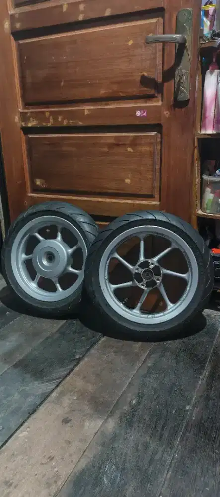 Jual sepasang ban pelek scoopy ring 12, ban dipakai 1 minggu