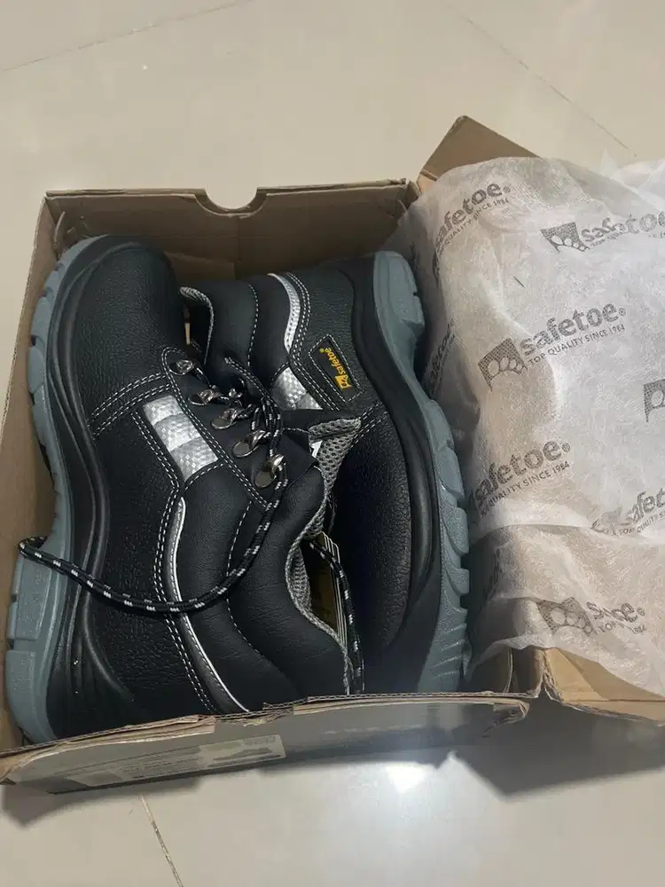 Safety shoes size 41
