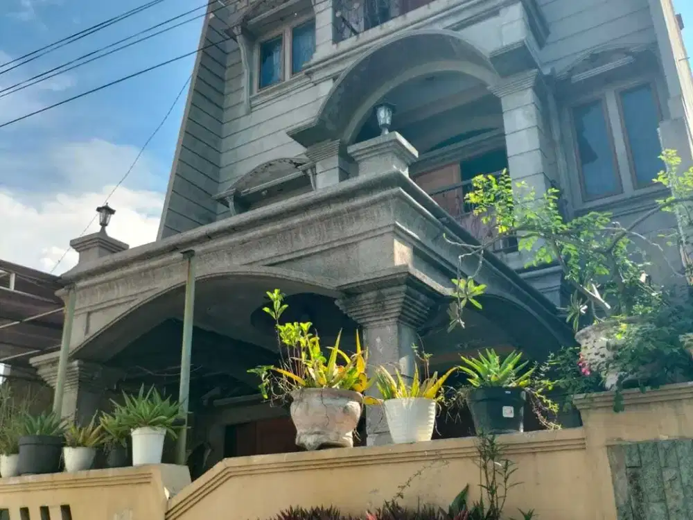 Dijual Rumah Kostan Tiga lantai Murah di Untung Suropati Sidoarjo