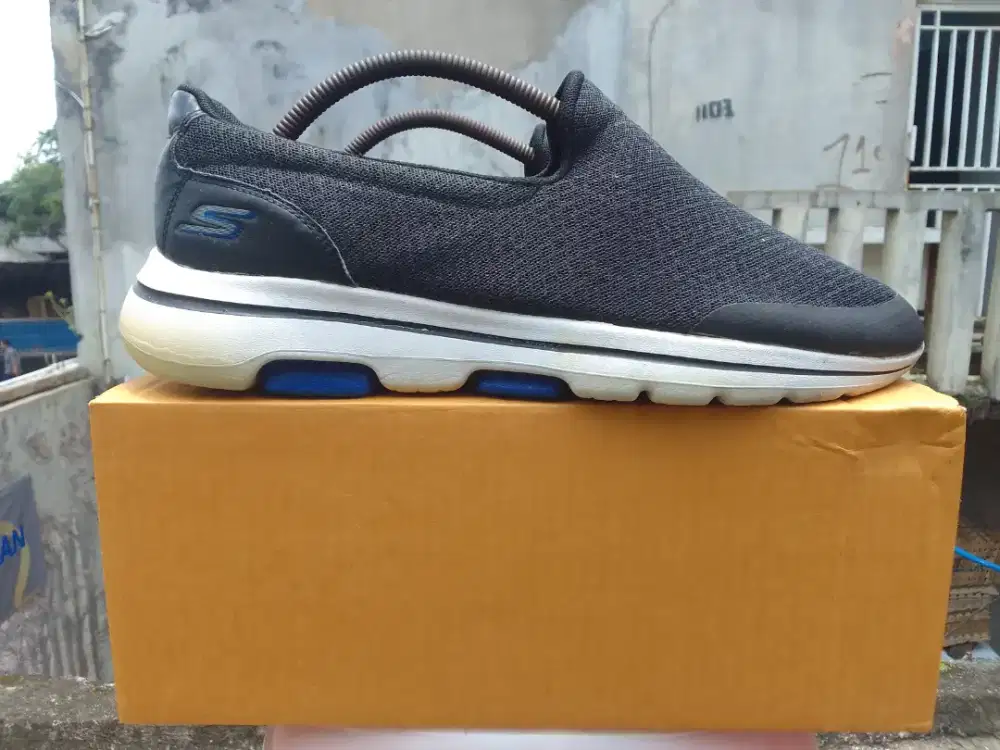 Skecher slip on