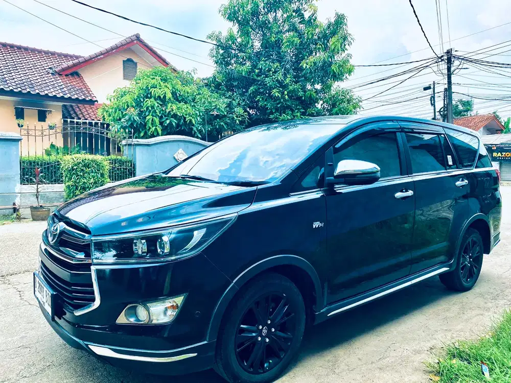 Toyota Kijang Innova Venturer 2019 Bensin Km Low