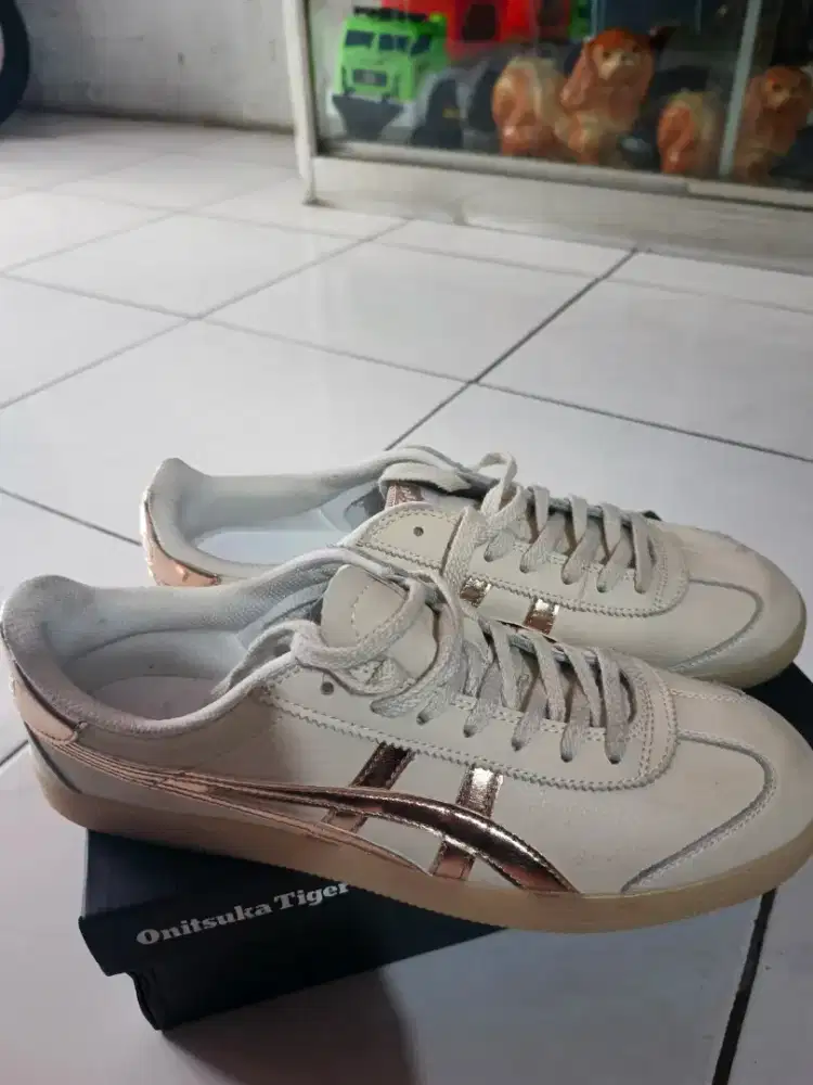 Onitsuka size 45 tokuten cream gold masih mulus like new tapak tebal