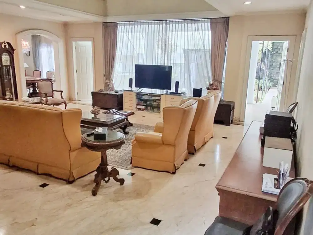 Dijual Rumah Eksklusif di Kebayoran Baru Lokasi Strategis