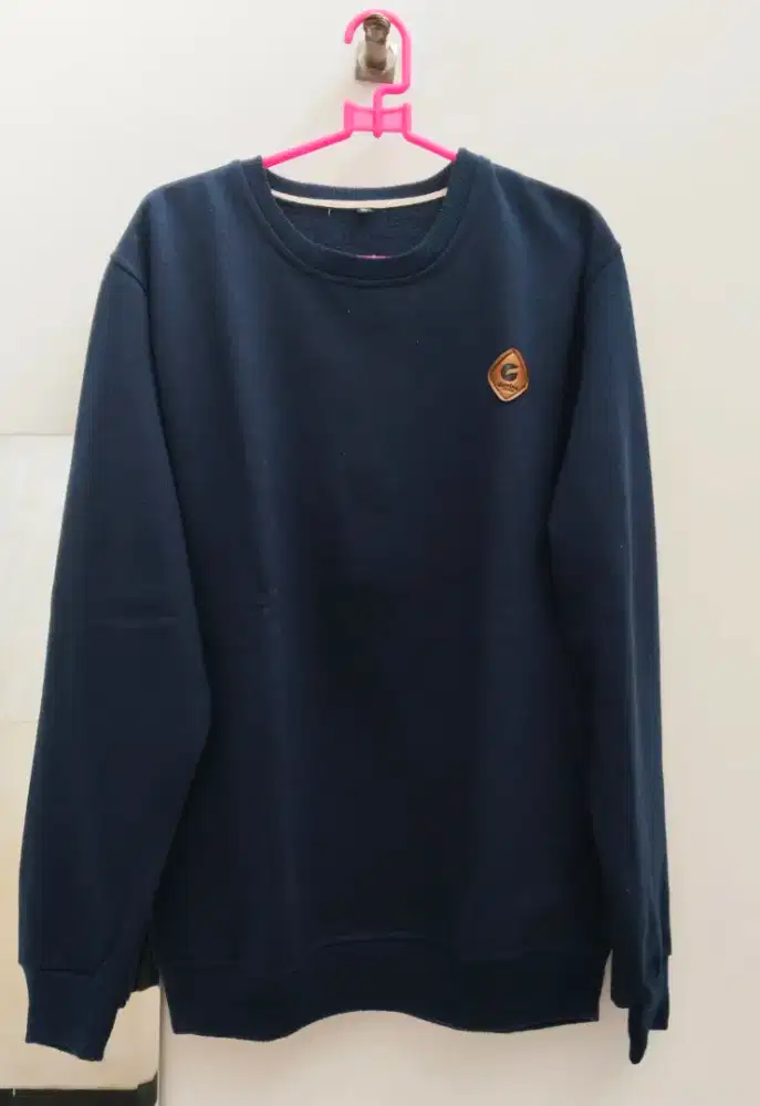 Crewneck Biru Navy