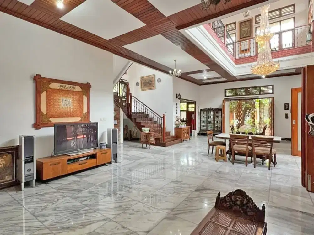 Rumah Mewah Luas 950 m² di Sektor 5 Bintaro – Ideal untuk Keluarga Bes