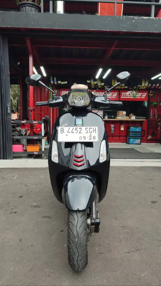 Vespa Sprint 150 iGet – Carbon Edition