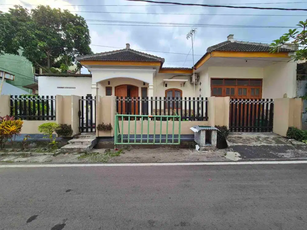 Rumah Murah Luas 176 m2 di Area Perumahan Borobudur Suhat