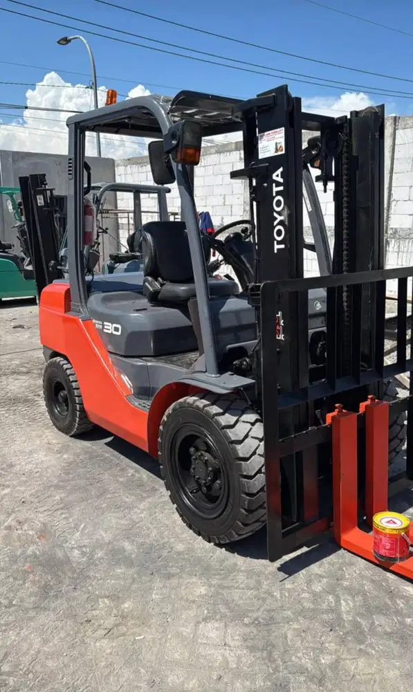 READY FORKLIFT TOYOTA 3 TON MAST 3 METER STD TAHUN MUDA KUALITAS OKE