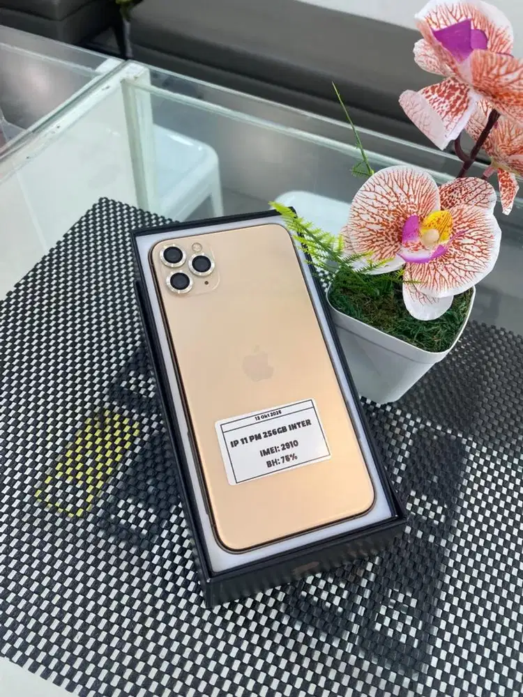 Iphone 11 pm 256GB fullset bergaransi menerma tuker tambah