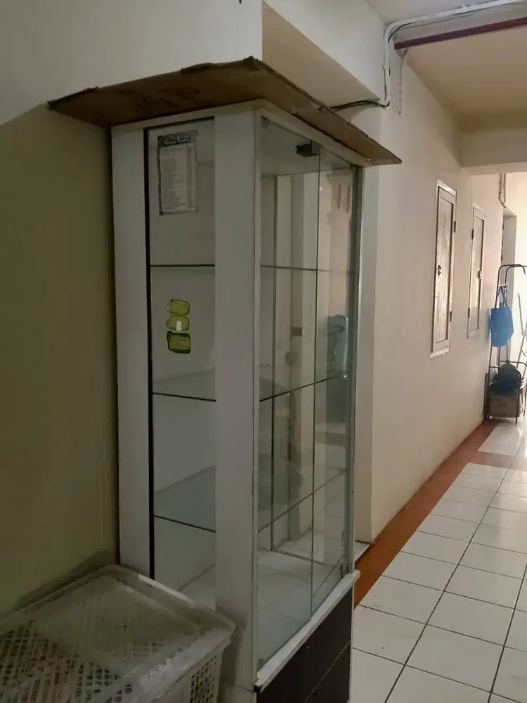 Jual lemari kaca