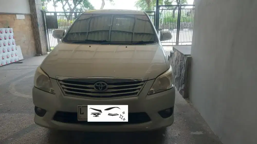Toyota Innova 2.0 E 2013