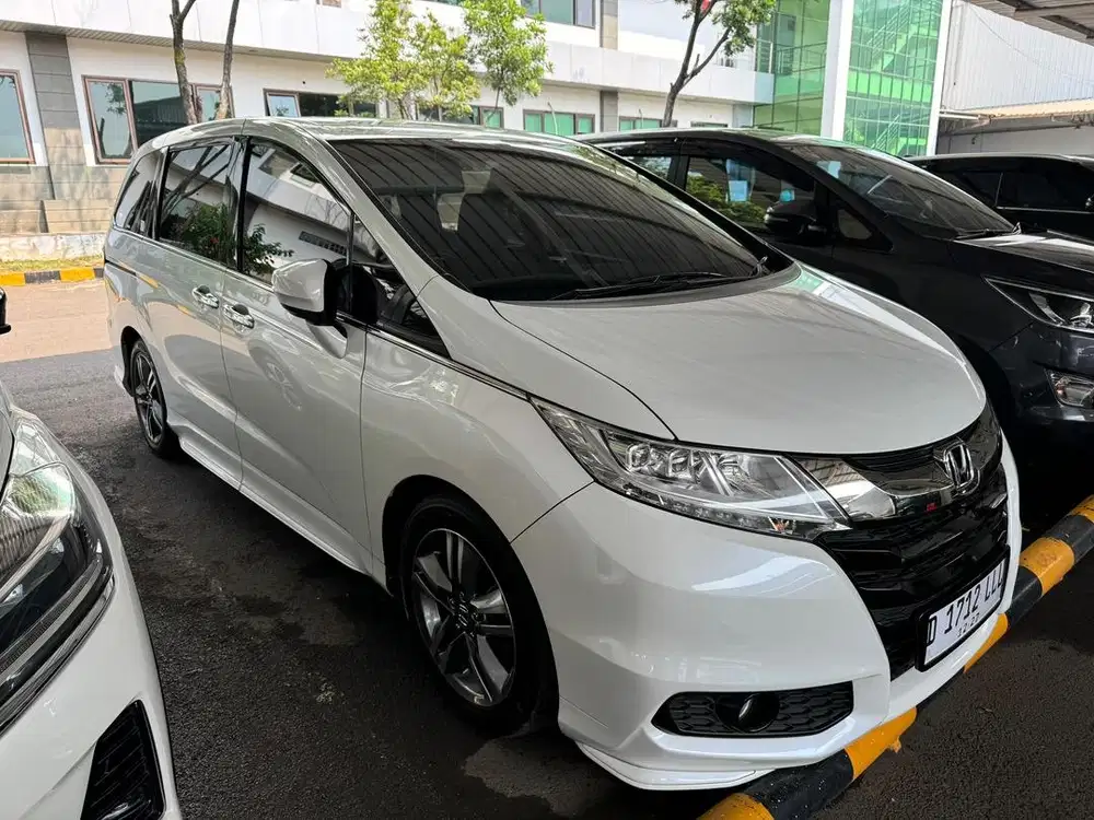 Mobil Honda Odyssey 2017